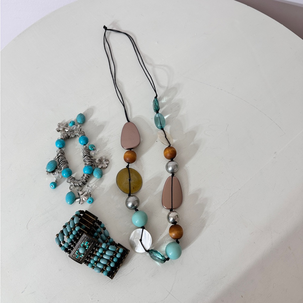 Bundle of fashion jewelry